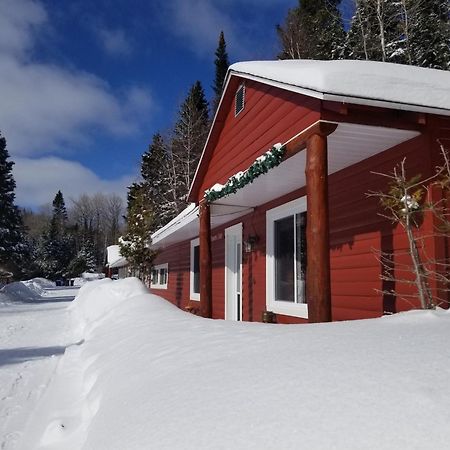 Kan-A-Mouche Pourvoirie Auberge Et Chalets Saint-Michel エクステリア 写真