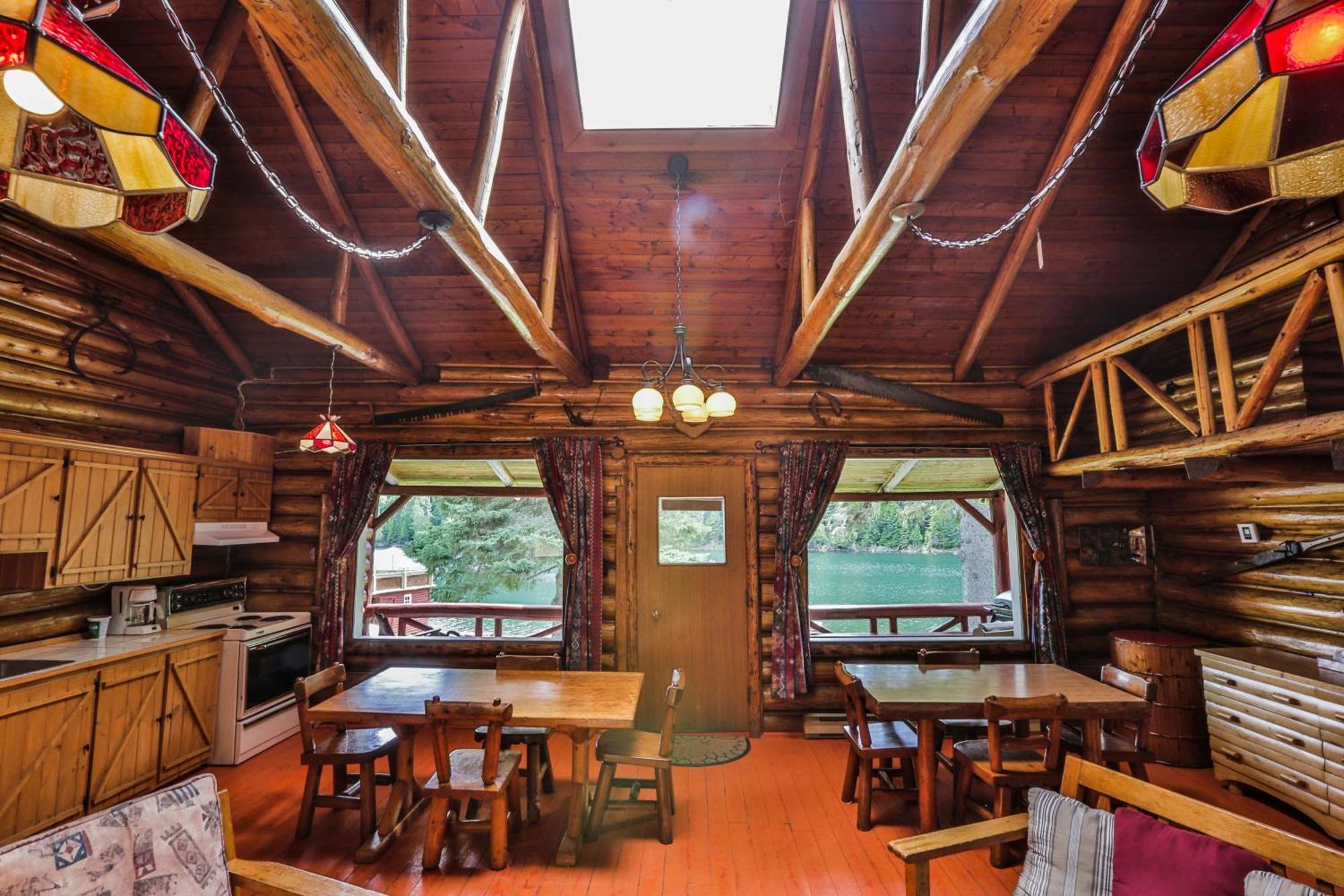 Kan-A-Mouche Pourvoirie Auberge Et Chalets Saint-Michel 部屋 写真