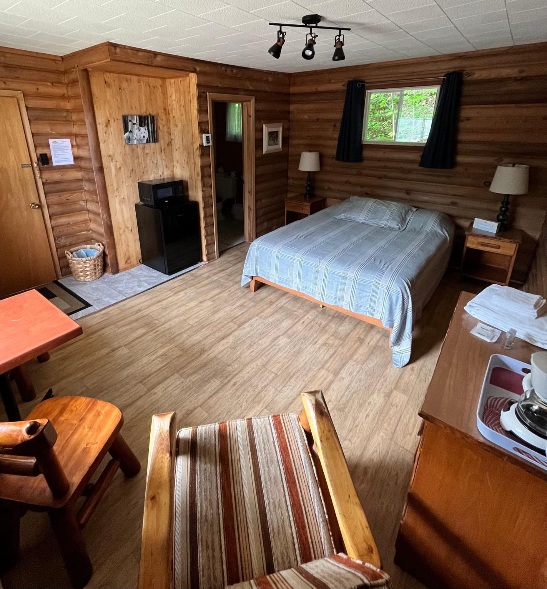 Kan-A-Mouche Pourvoirie Auberge Et Chalets Saint-Michel エクステリア 写真