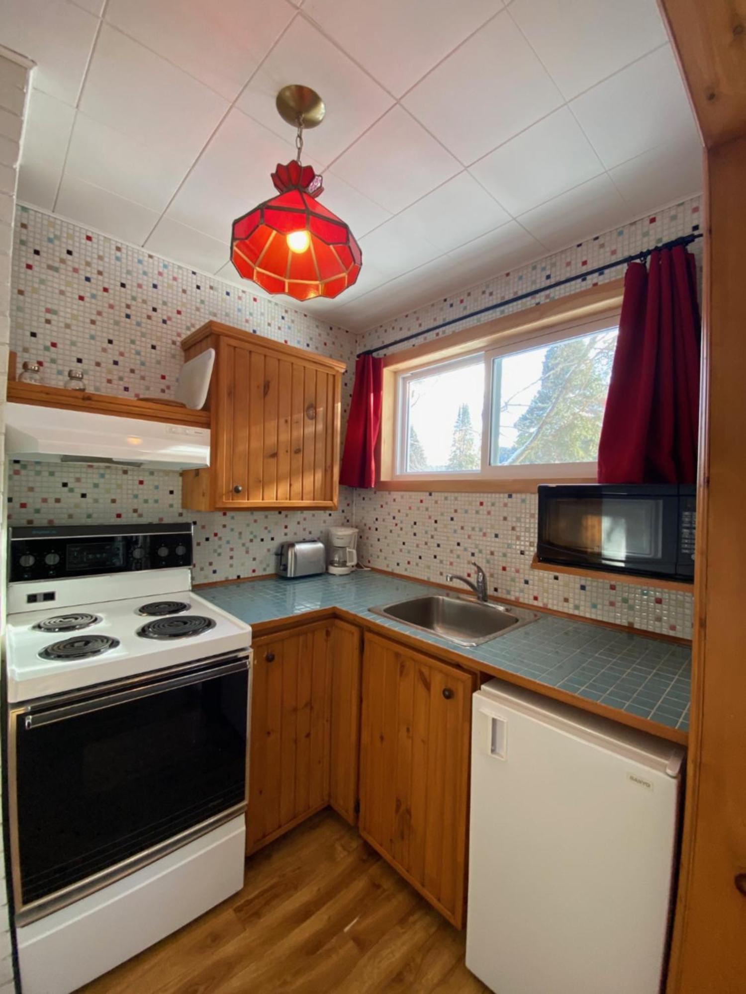 Kan-A-Mouche Pourvoirie Auberge Et Chalets Saint-Michel 部屋 写真