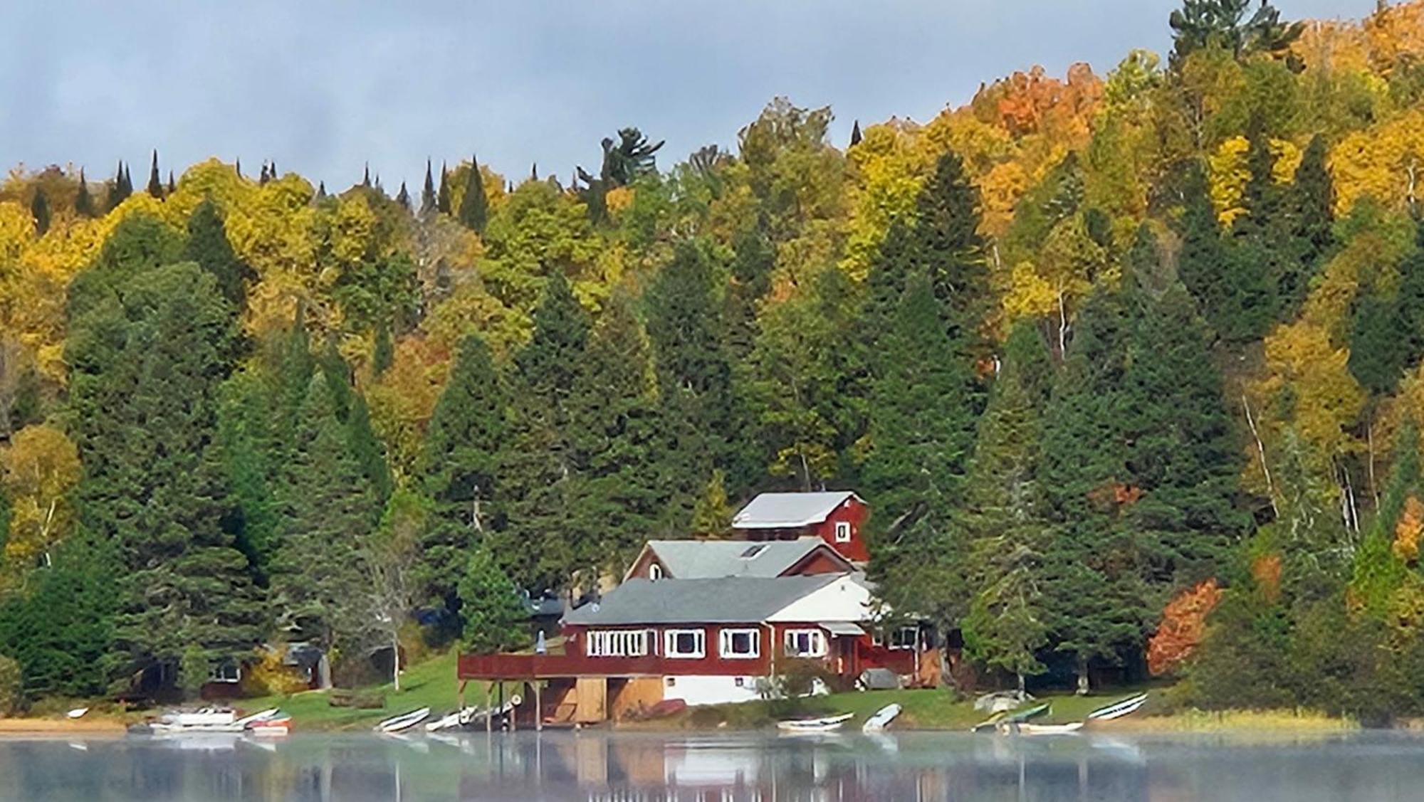Kan-A-Mouche Pourvoirie Auberge Et Chalets Saint-Michel エクステリア 写真
