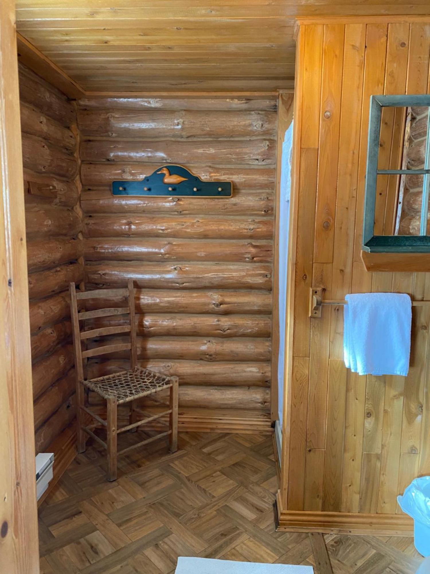 Kan-A-Mouche Pourvoirie Auberge Et Chalets Saint-Michel 部屋 写真
