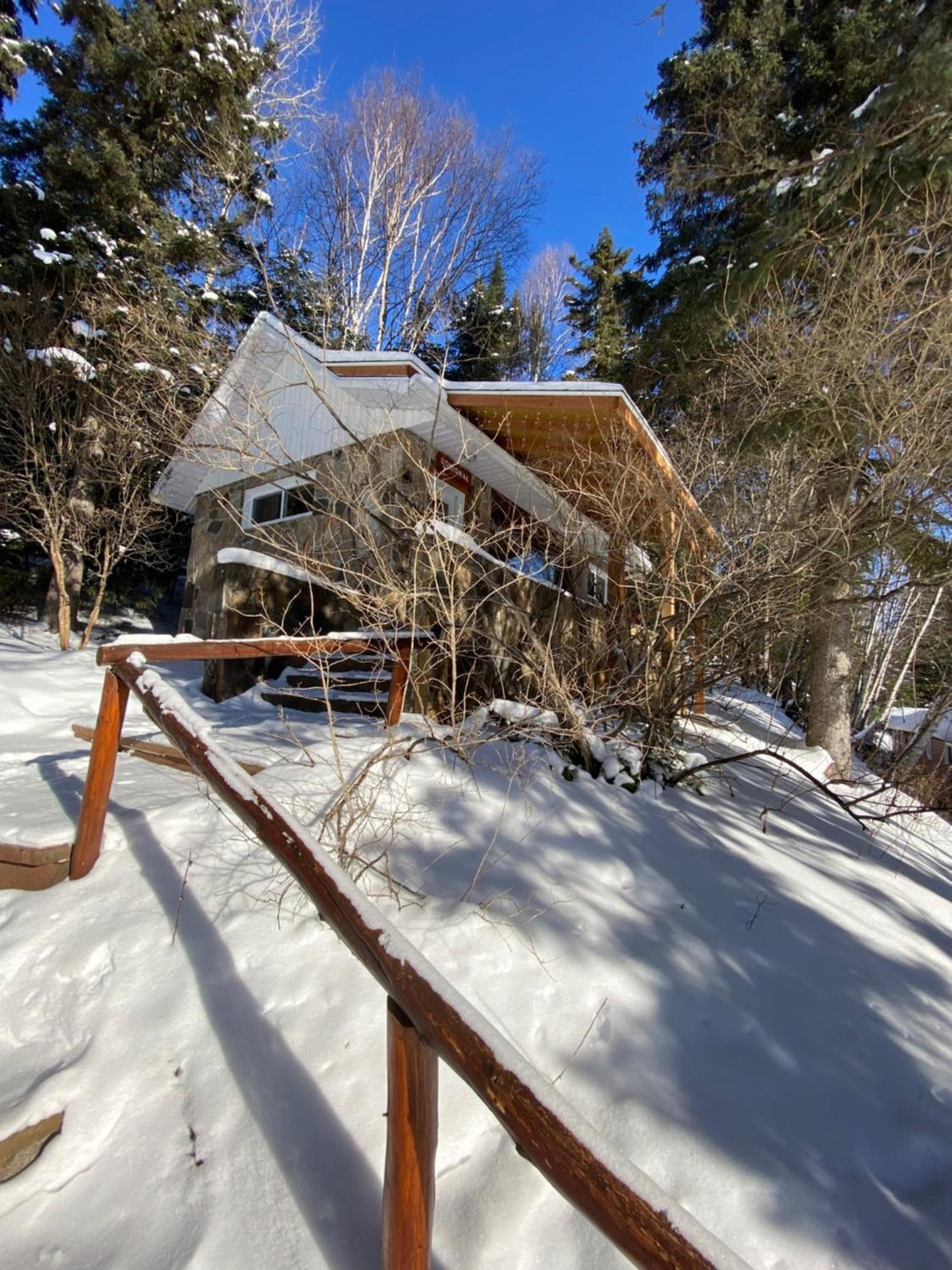 Kan-A-Mouche Pourvoirie Auberge Et Chalets Saint-Michel エクステリア 写真