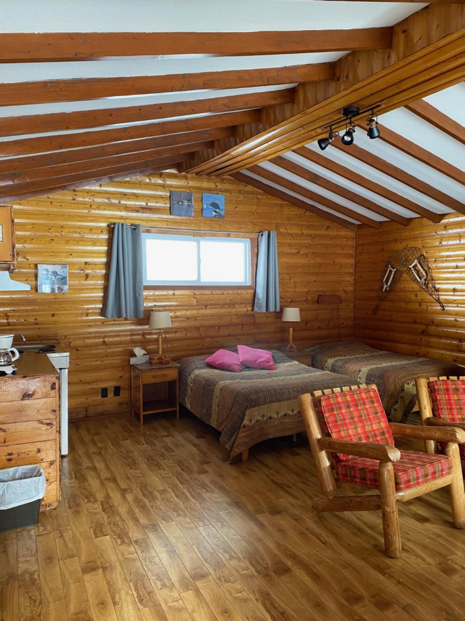 Kan-A-Mouche Pourvoirie Auberge Et Chalets Saint-Michel 部屋 写真