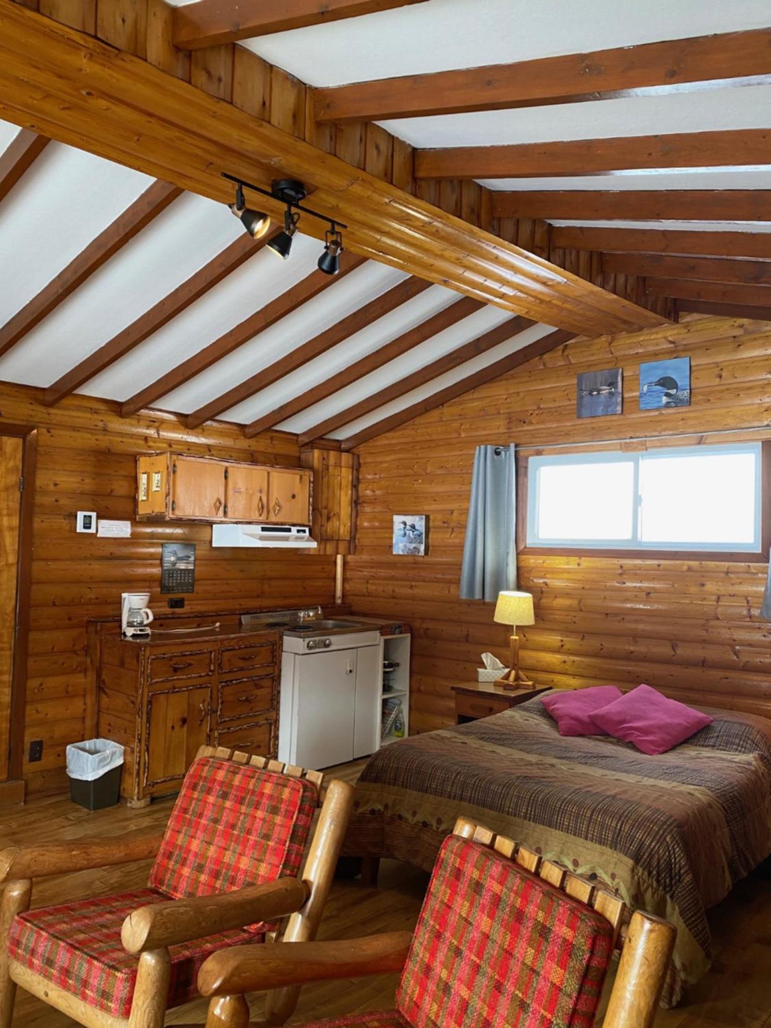 Kan-A-Mouche Pourvoirie Auberge Et Chalets Saint-Michel 部屋 写真