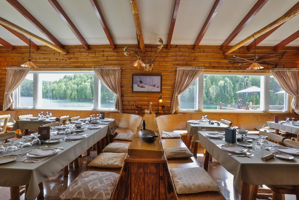 Kan-A-Mouche Pourvoirie Auberge Et Chalets Saint-Michel エクステリア 写真