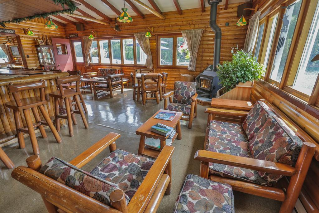 Kan-A-Mouche Pourvoirie Auberge Et Chalets Saint-Michel エクステリア 写真