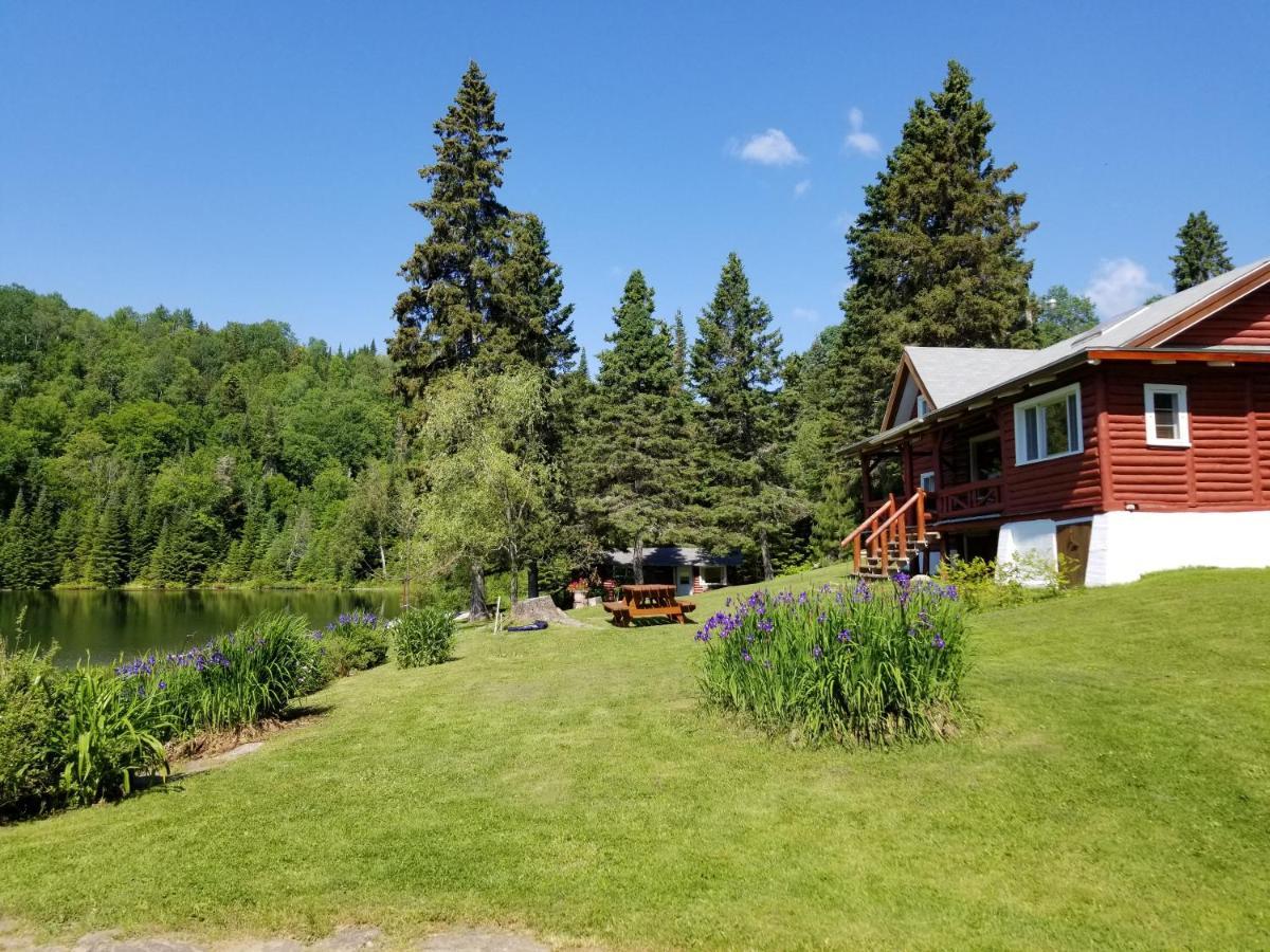 Kan-A-Mouche Pourvoirie Auberge Et Chalets Saint-Michel エクステリア 写真