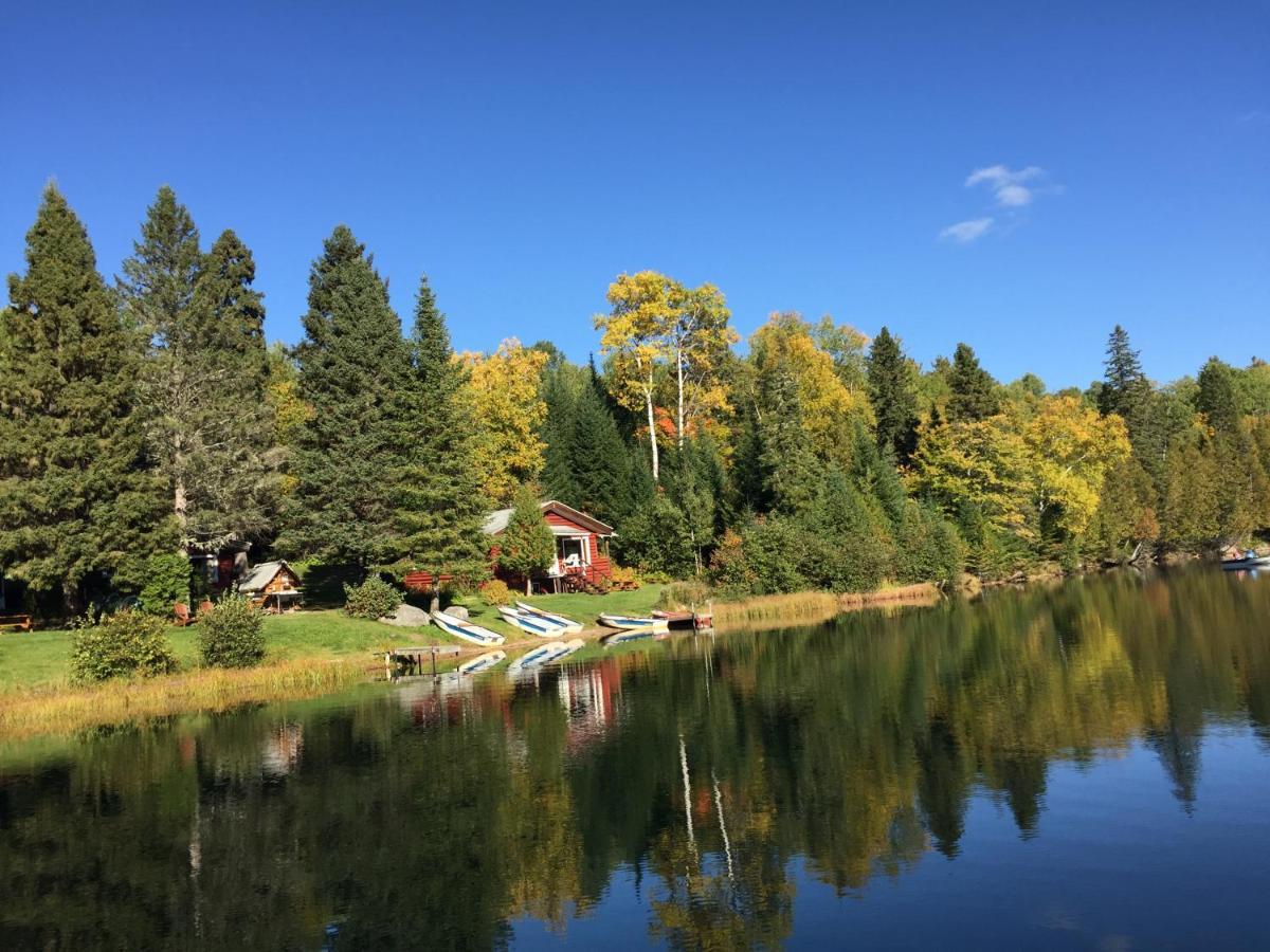 Kan-A-Mouche Pourvoirie Auberge Et Chalets Saint-Michel エクステリア 写真