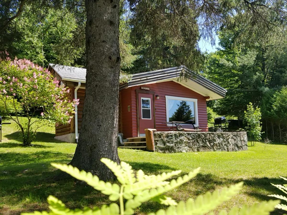 Kan-A-Mouche Pourvoirie Auberge Et Chalets Saint-Michel エクステリア 写真